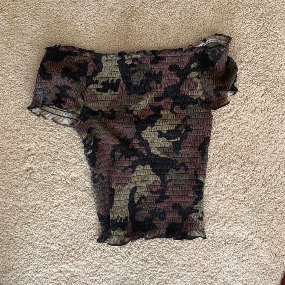 Off the shoulder camo crop top
